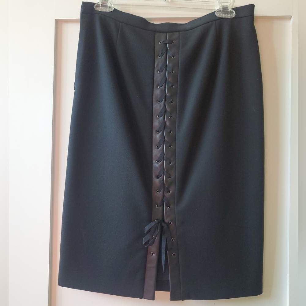 *EUC* Vintage BCBG Cute & Unique  Black Pencil Lace Up Knee Length Skirt Sz 4